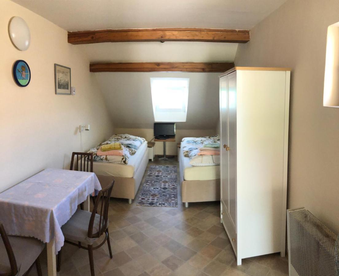 Ubytovani U Jerabku - Parkovani Zdarma Mikulov Luaran gambar